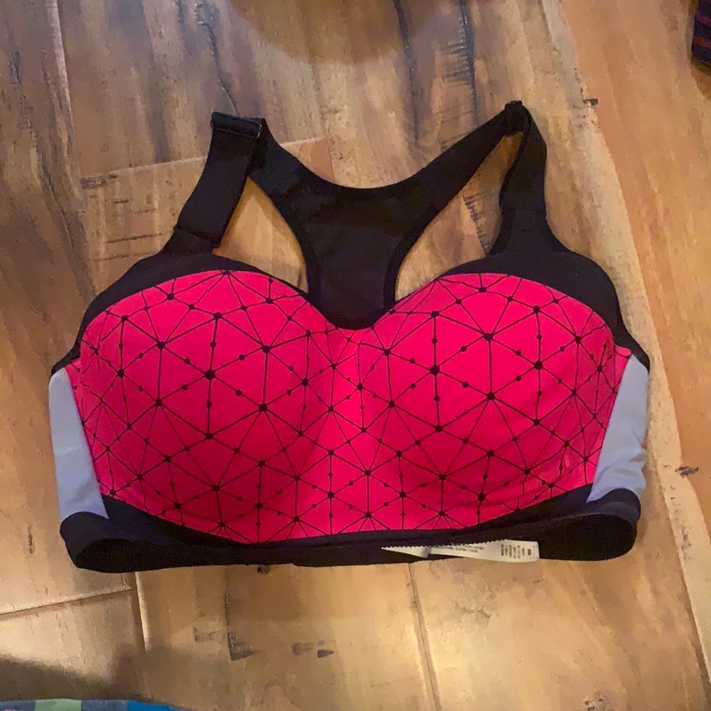 Victoria’s Secret sports bra size 36DD